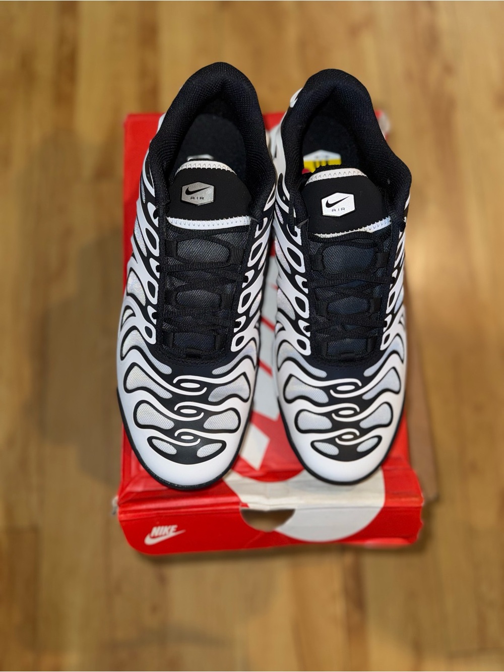 Nike Black & White Flame-Pattern Athletic Sneakers - Picture 5 of 10
